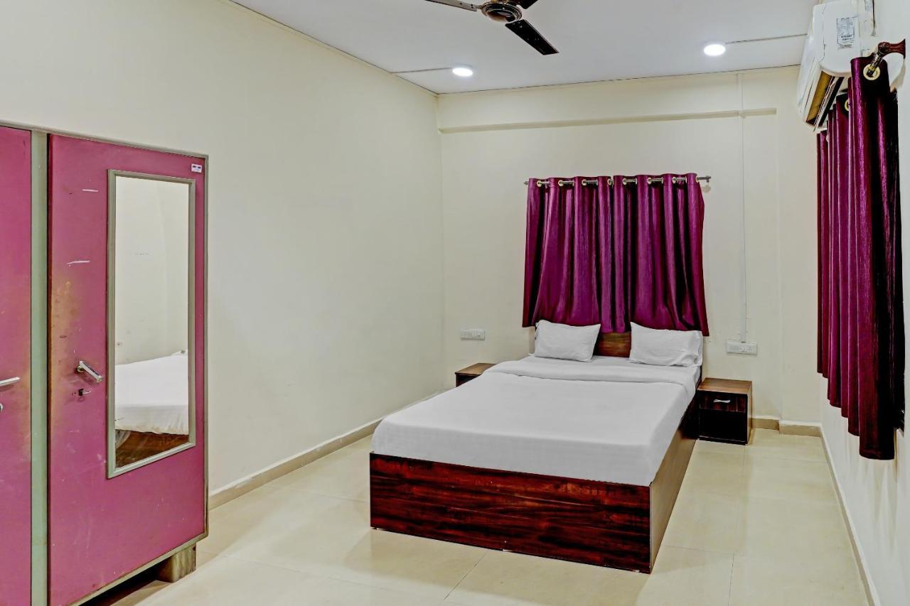 Amba Executive An Apartment Hotel Mundhva Exterior photo