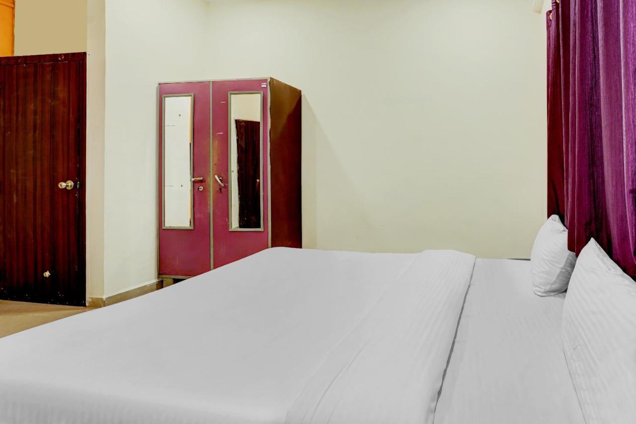 Amba Executive An Apartment Hotel Mundhva Exterior photo