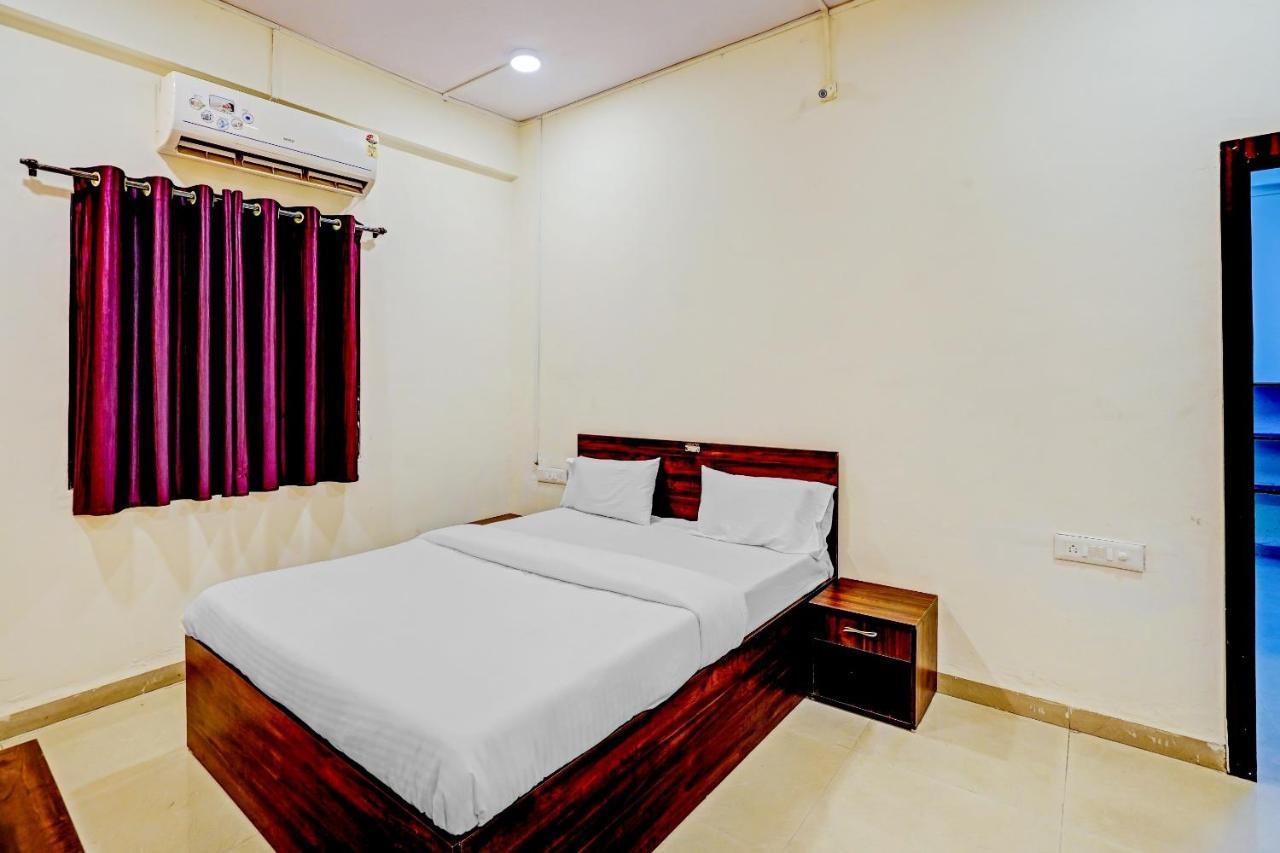 Amba Executive An Apartment Hotel Mundhva Exterior photo