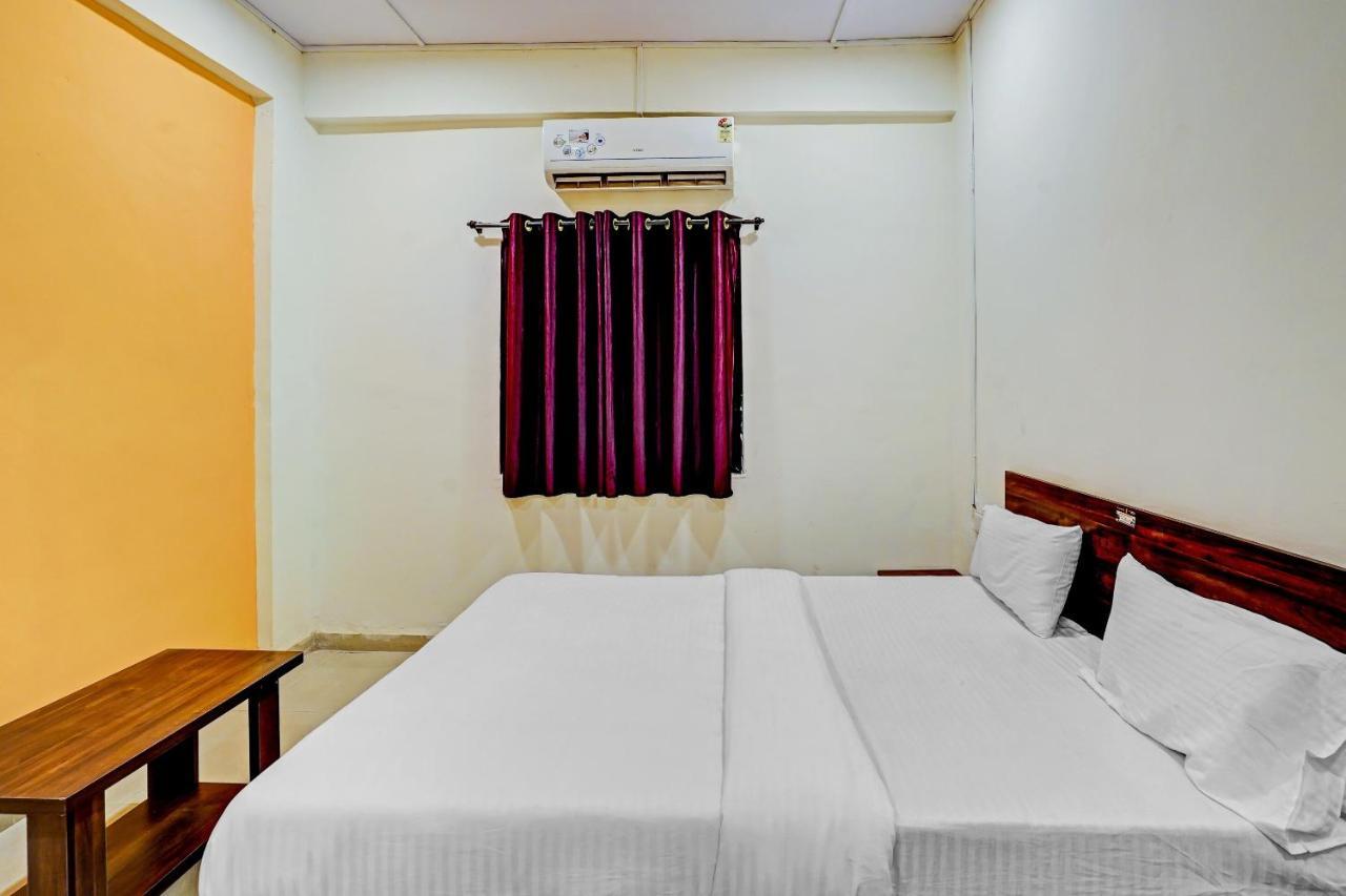 Amba Executive An Apartment Hotel Mundhva Exterior photo