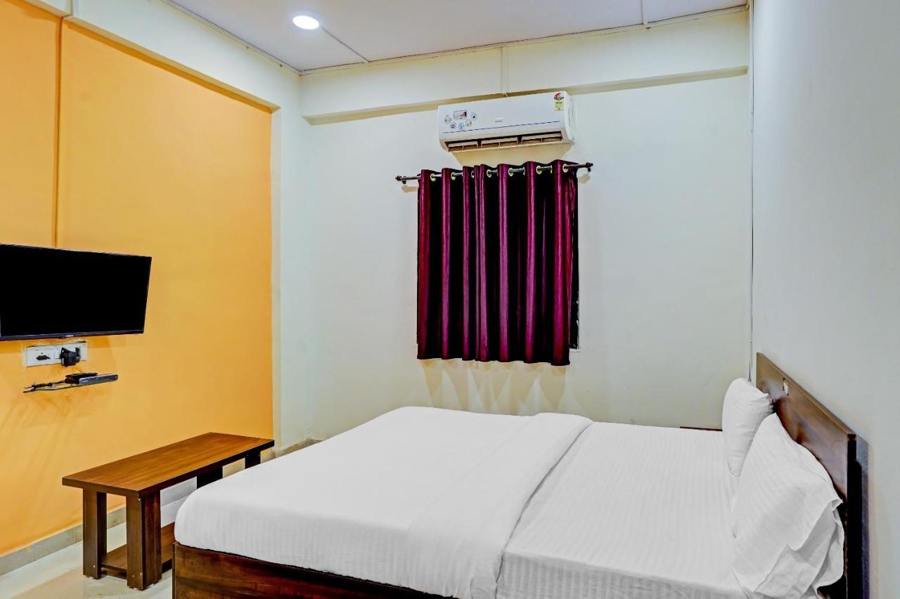 Amba Executive An Apartment Hotel Mundhva Exterior photo