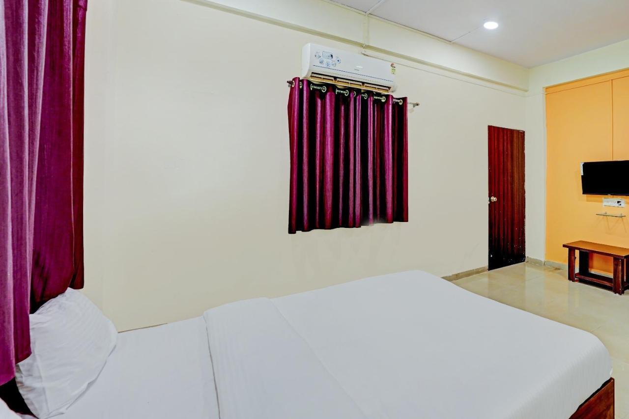 Amba Executive An Apartment Hotel Mundhva Exterior photo